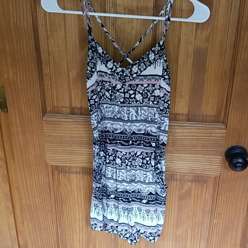 EUC Juniors Mudd Romper w/pockets size small